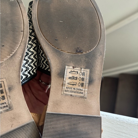 Women's Black and Tan Sandals - Picture 5 of 5